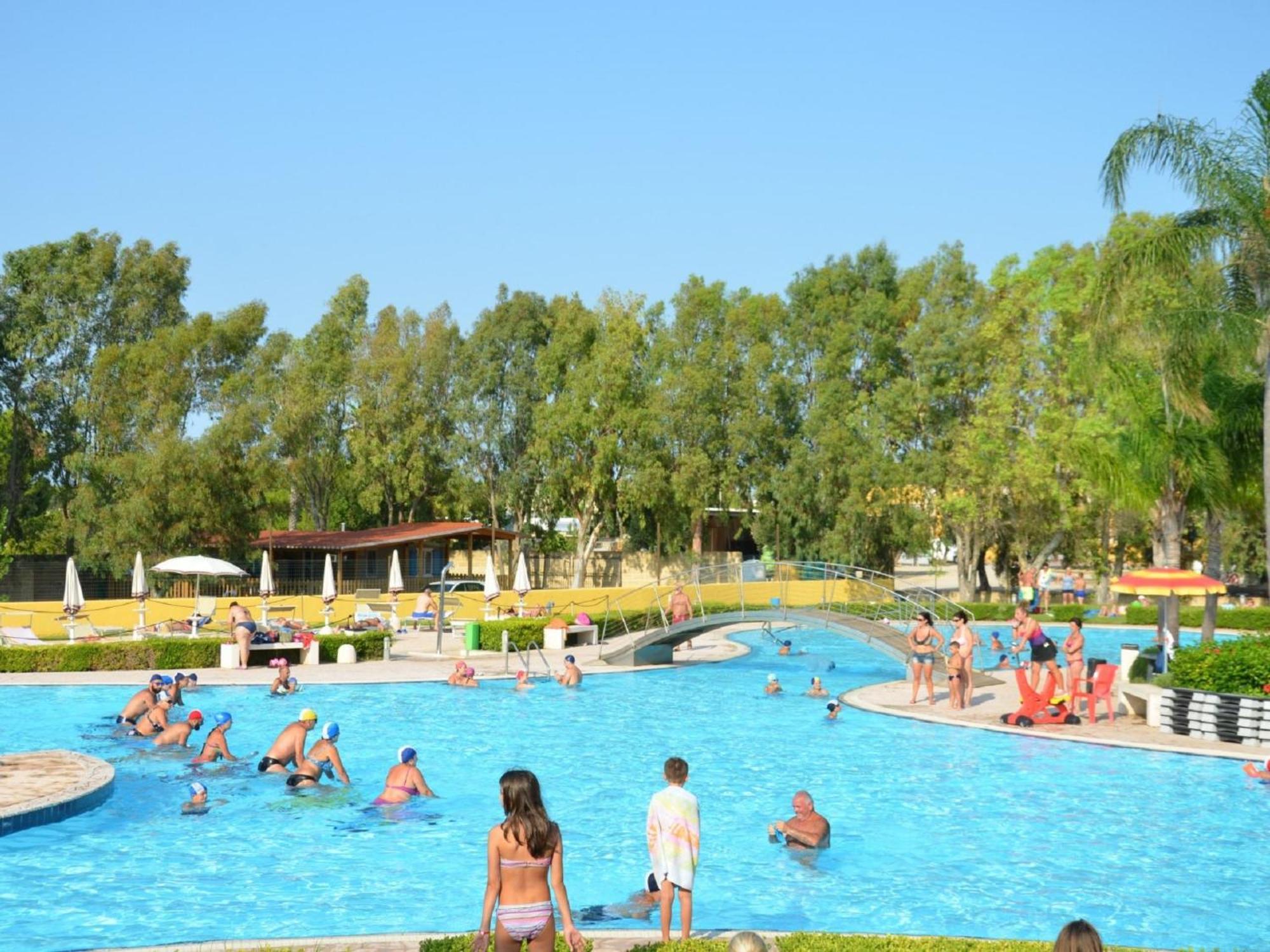 Locazione Turistica Camping La Masseria-1 Il Monte Esterno foto